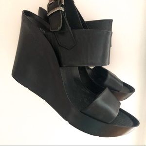 Topshop Black Wedge Sandals 🌸